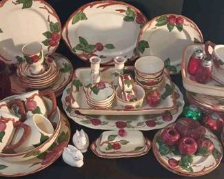 "Home for the Holidays" in Evans, GA. Closing on Tue 11/28 at 6p. Pickup on Wed 11/29 from 3-6p. Please click here to view more photos, descriptions, and current bids: https://ctbids.com/estate-sale/25571