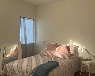 Queen size bed, incredible laquer headboard, matching mirror set, super cosy mattress! 