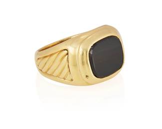 144
An Onyx And Gold Ring, David Yurman
A men's ring centering a rounded rectangular onyx measuring approximately 13.63 x 11.53 x 2.54 mm, weighing approximately 2.70 carats in 18K gold, stamped DY for David Yurman.
24.39 grams
Size: 10.5
Estimate: $600 - $800