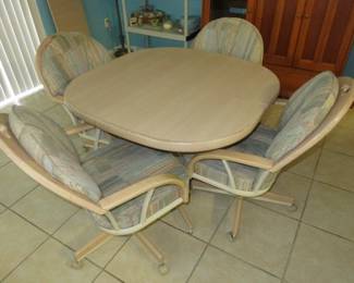 1980's Kitchen Table Set w/leaf