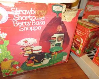 Vintage Strawberry Shortcake Berry Bake Shoppe