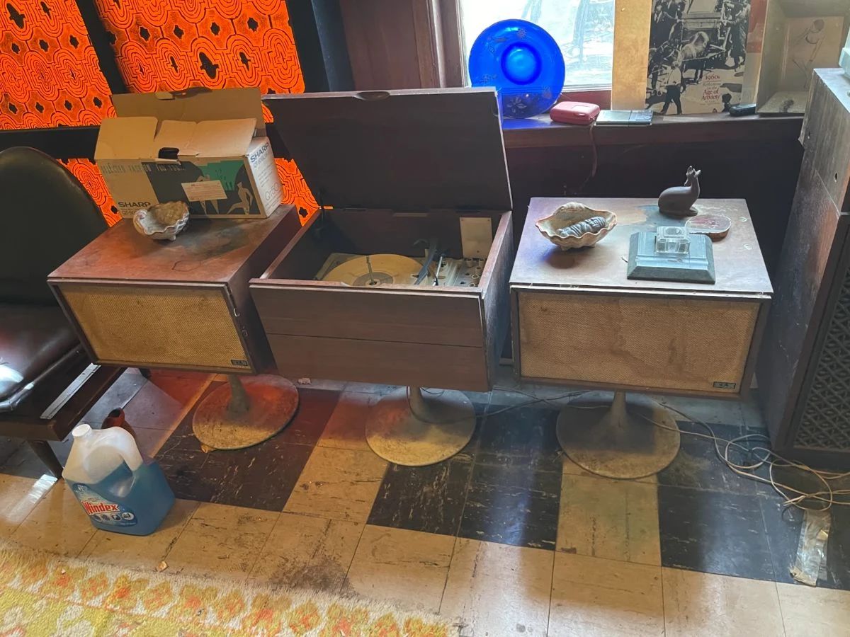 MANHASSET ESTATE SALE! in Manhasset, NY starts on 11/25/2023