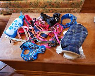 DOG LEASHES AND ACCESSORIES