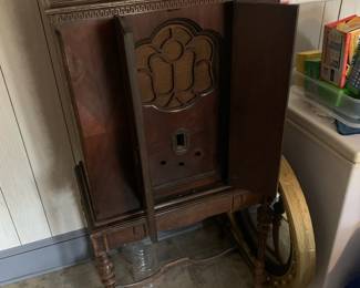 Radio cabinet