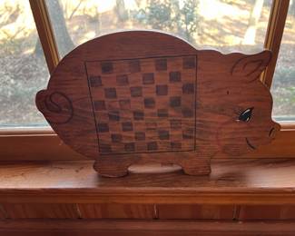 Pig decor with checkerboard