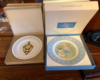 Avon collector plates with boxes