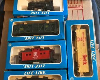 HO scale railroad cars
