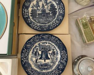 Avon bicentennial collector plates with boxes