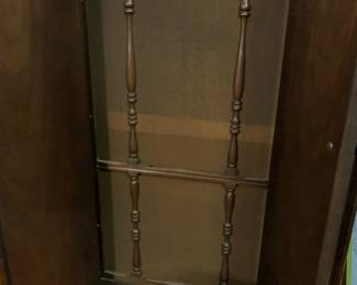 Victrola - Victor Talking machine with extra needles and record catalogue