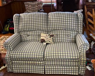 Loveseat recliners