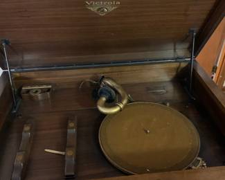 Victrola - Victor Talking machine with extra needles and record catalogue