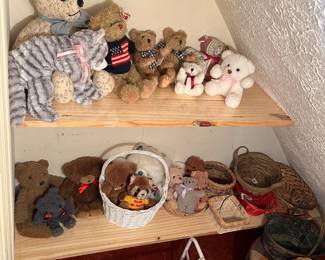 Teddy bears and baskets
