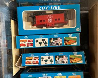 HO-scale railroad cars