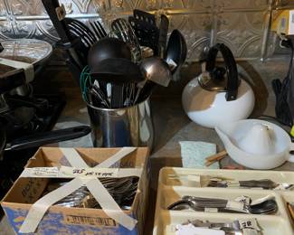 Kitchen utensils; teapot; 