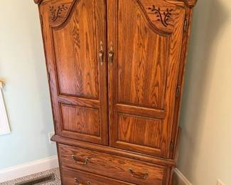 794 Daveluyville Royal Oak Armoiremin