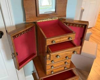 794 Jewelry Valet Detailmin