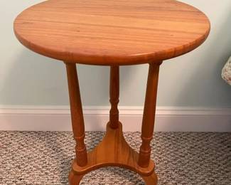 794 TriLeg Side Tablemin