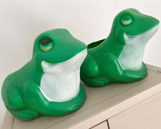 794 Vintage Frog Plantersmin