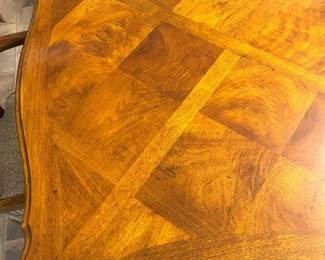 794 Henredon Dining Table Detail min