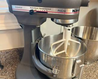 794 KitchenAid 5.5 Qt. ProLine Stand Mixermin