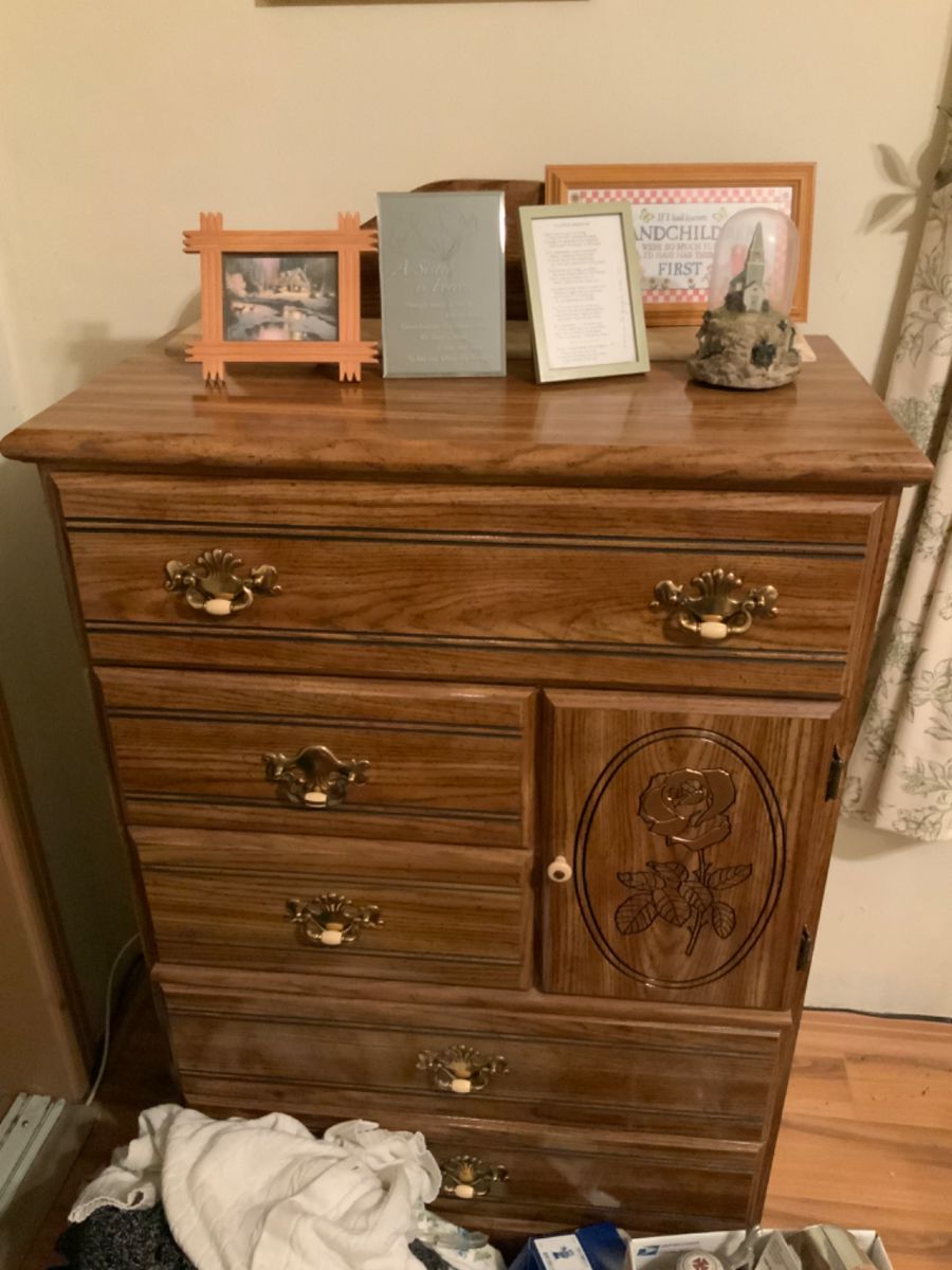 Estate sale with furniture in Saint Petersburg, FL starts on 11/24/2023