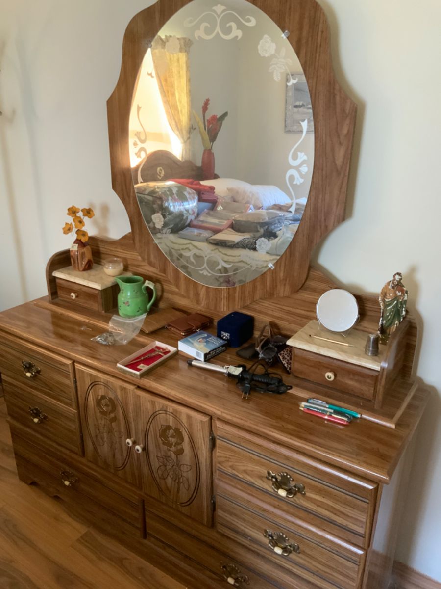 Estate sale with furniture in Saint Petersburg, FL starts on 11/24/2023