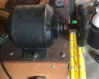 Grinding station, one motor on top driving a wire wheel, and a larger motor driving a grinding wheel, belt driven and mounted on a shaft set in a pillow block. This obviously offers a lot of customizing possibilities!