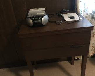 Nice vintage sewing machine case, with machine, apparently an early Brother or Brother clone.