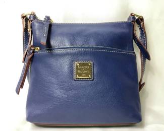 JOSW205 NWT Downey Bourke Small Purse From Pebble Grain Collection. Letter Carrier style, registration card included, made out of leather. Very clean/never used.