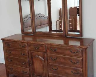 "Fox Hollow Treasures" in Aiken, SC. Starts Closing on Thu 11/30 at 8p. Pickup: Sat 12/2 from 11-3p. Please click here to view more photos, descriptions, and current bids:&nbsp;https://ctbids.com/estate-sale/25632