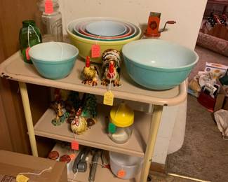 olathe vntage pyrex and other kitchenwares