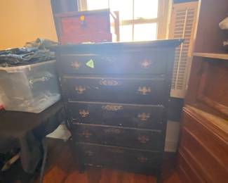 Another nice chest of drawers 