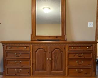 Thomasville Dresser with Hanging Mirror 