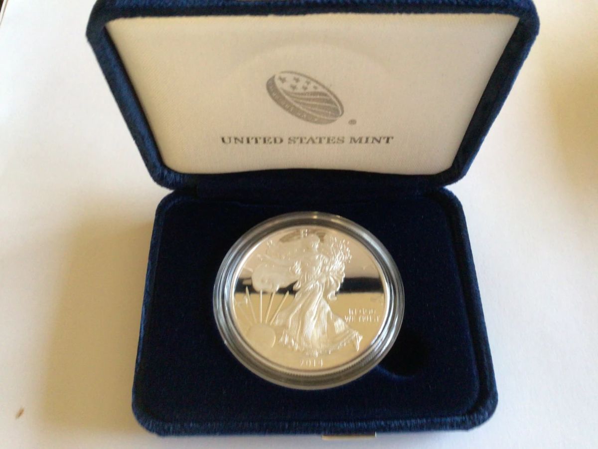 Christmas Coin and Tool Sale in Massillon, OH starts on 12/8/2023