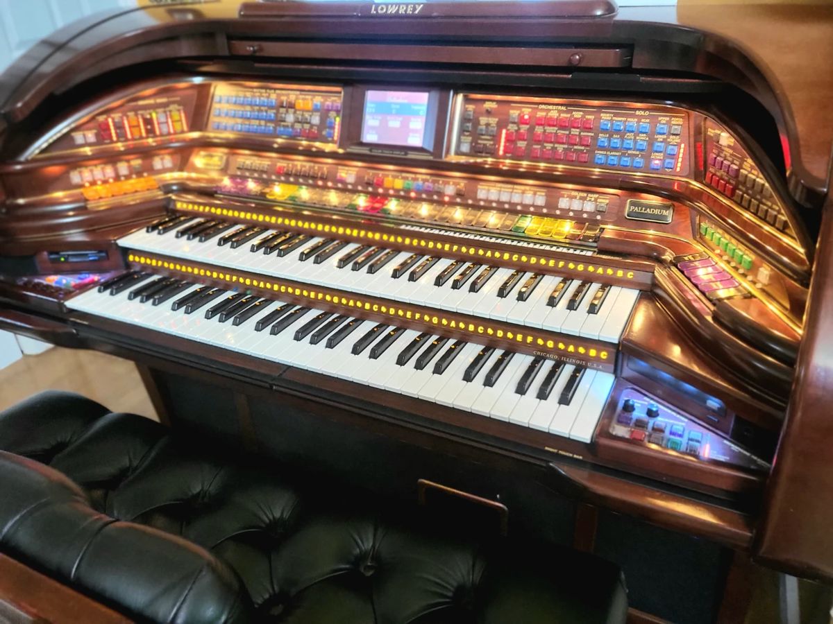 Organ  from the old Busch Stadium 