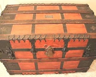 252 - Flat-Top Trunk 25 x 40 x 24
