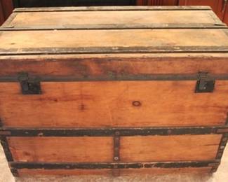 301 - Flat Top Vintage Trunk 29 x 44 x 24
