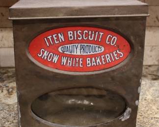 666 - Snow White Bakeries Biscuit tin 11.5 x 10.5 x 10.5
