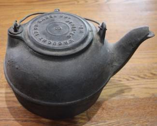 692 - Cast iron vintage tea kettle, 7 x 9
