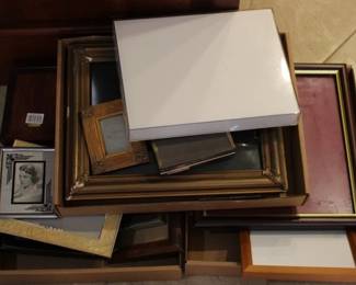 646 - 3 Tray lots assorted frames
