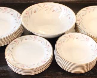 873 - 31pc Eggshell Nautilus China
