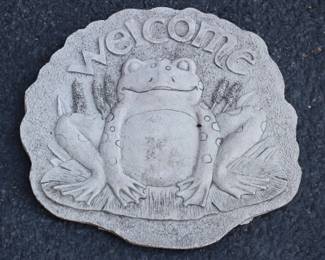 45 - Welcome Frog Tile 12 inch diameter
