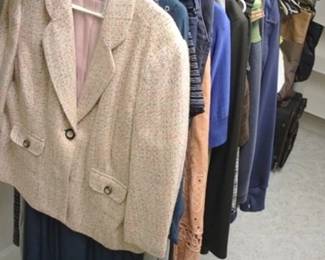 231 - Women's Clothes (size XL)
