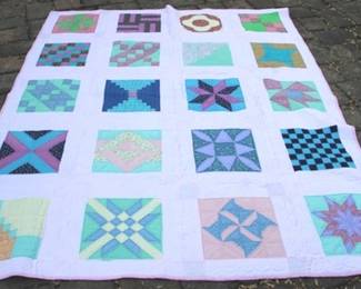 356 - Vintage hand stitched quilt - 86.5 x 69
