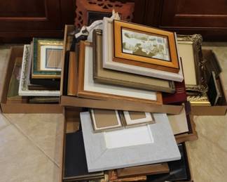 647 - 4 Tray lots assorted frames
