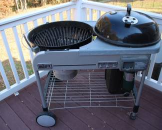 27 - Weber Charcoal / Propane Grill Comes with Cover 32.5 x 38.5 x 25.5
