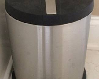 247 - Small Flip-Top Trashcan 10 x 8
