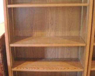 407 - Bookshelf - 60 x 34 x 11
