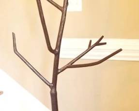 601 - Viva Terra Metal 71.5" tall coat tree - Bronze
