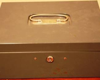 575 - Metal Cash Box 10 x 7 x 5 Inches
